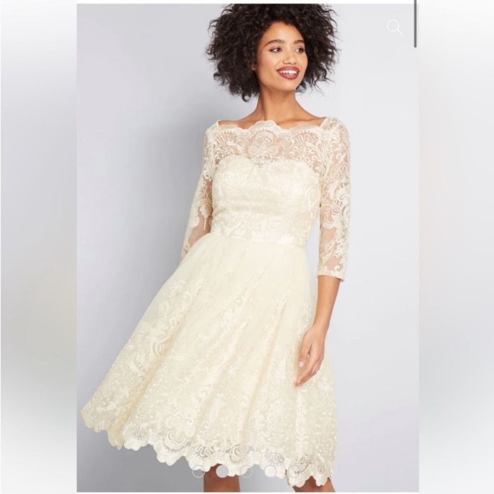 Chi Chi London Gilded Grace Lace Dress Size 2